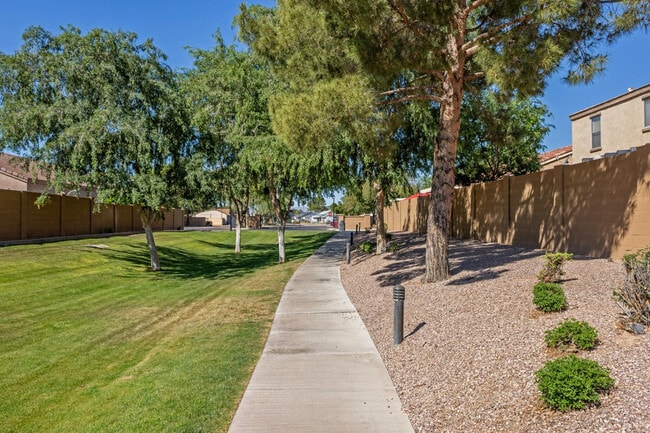 Building Photo - 7042 W Mercer Ln