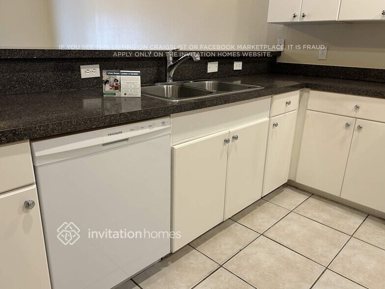 Building Photo - 4824 Leonard Blvd S