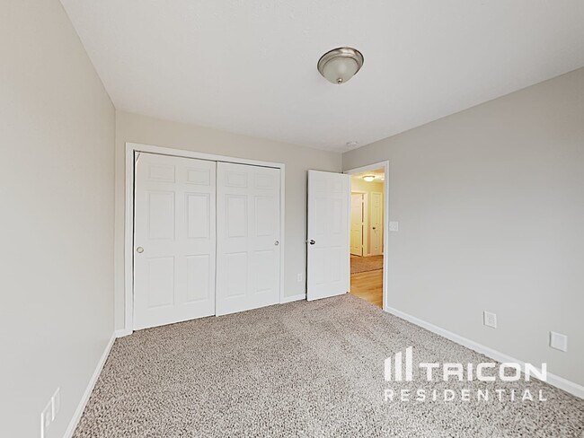 Building Photo - 10759 Mistflower Way