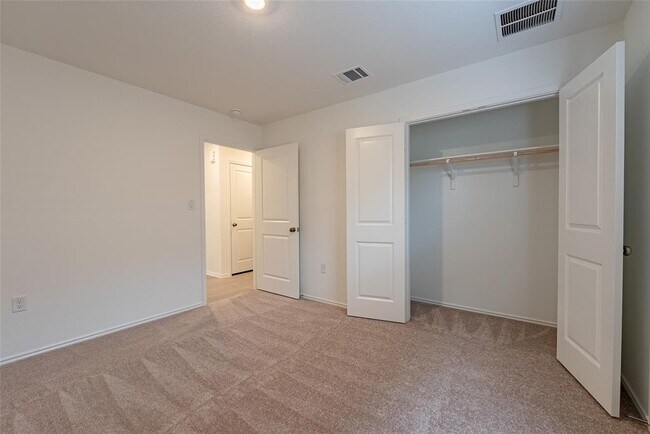 Building Photo - 200 Camargue Dr