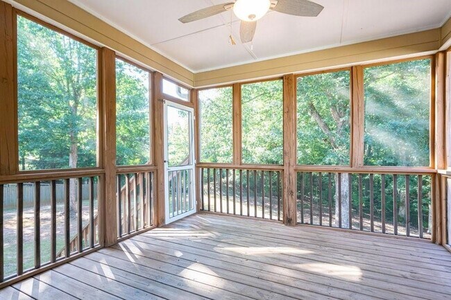 Building Photo - 53 Lakeside Terrace