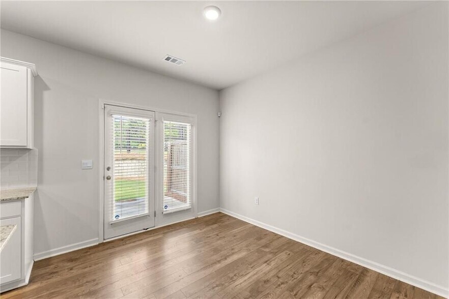 Building Photo - 300 Stoneybrook Dr