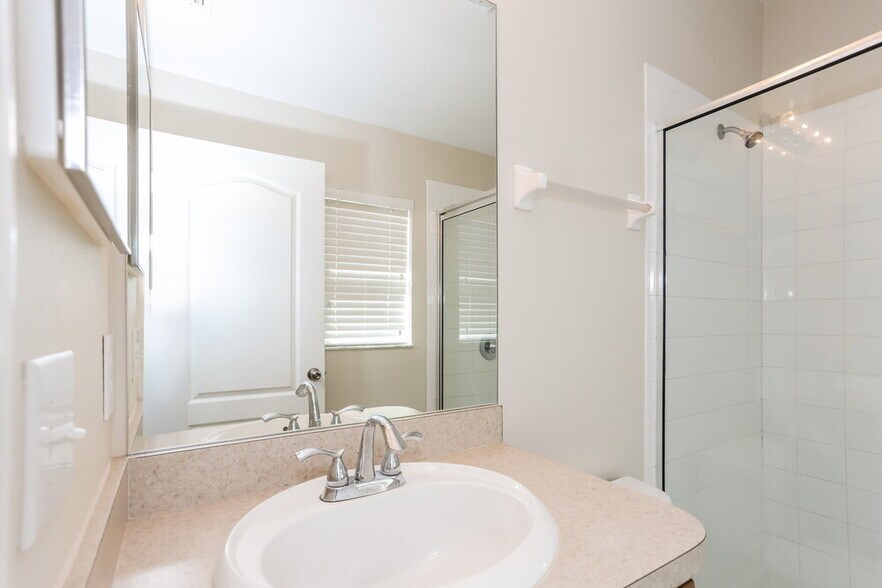 Building Photo - 15405 Quail Woods Pl