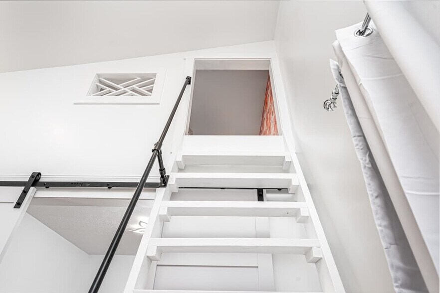 Building Photo - 288 Stone Wall Rd