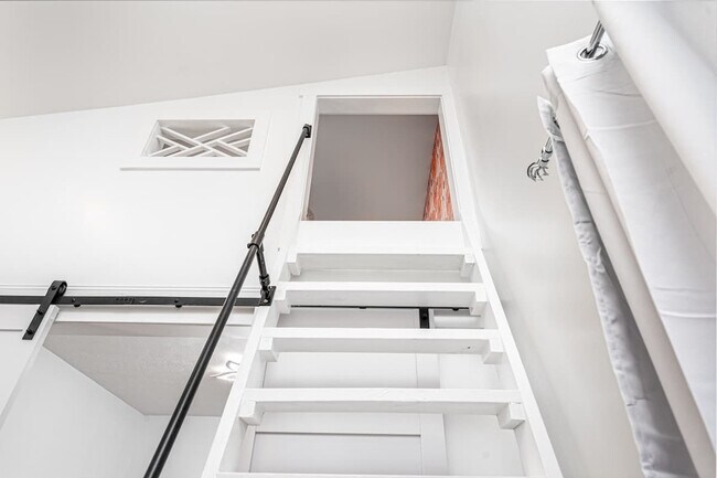 Building Photo - 288 Stonewall Road-SI ID1055518P