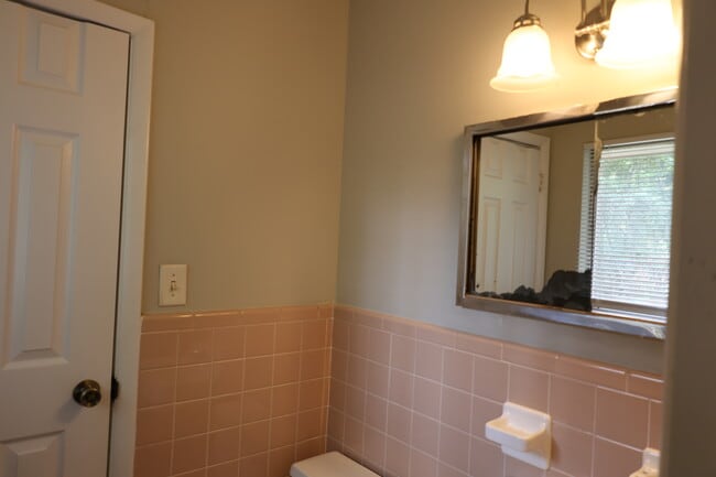 Building Photo - 104 Catherine Ave