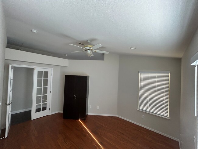 Building Photo - Spacious home in Lemoore