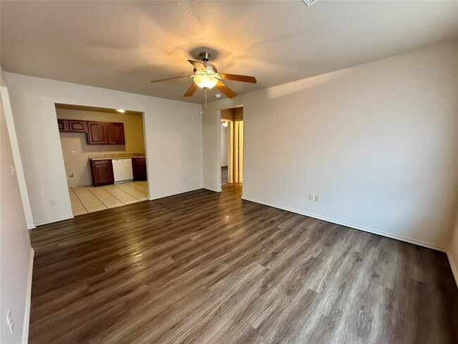 Building Photo - 5 Lombardy Pl