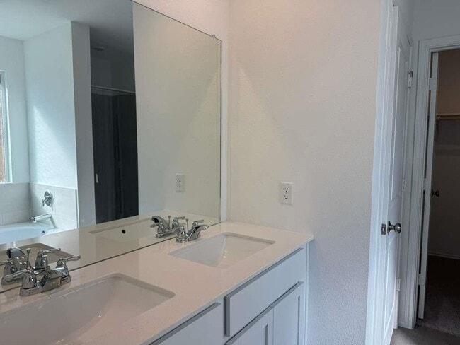 Building Photo - 200 Herald Dr