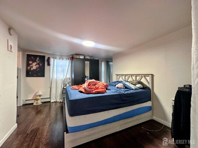 Building Photo - 136 Broad St