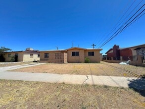 Building Photo - Northeast El Paso 4 Bed 2 Bath  Refrig A/C