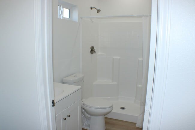 Building Photo - Brand New -4BD + 2BTH Solar-Powered Home