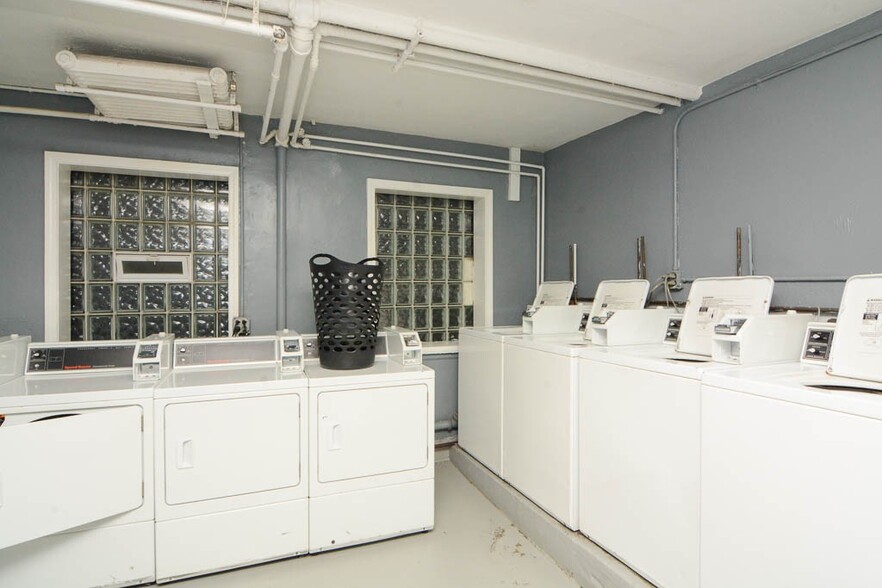 Building Photo - 3834 N Fremont St