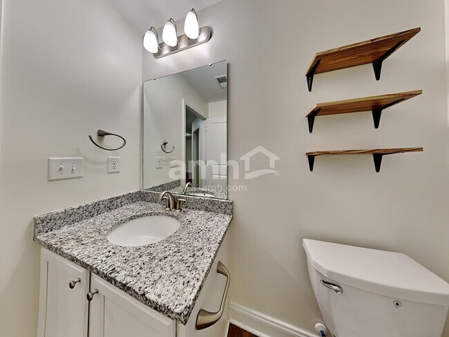 Building Photo - 106 Doral Blue Dr