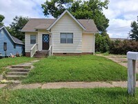 Building Photo - 3 Bedroom 2 Bath Home