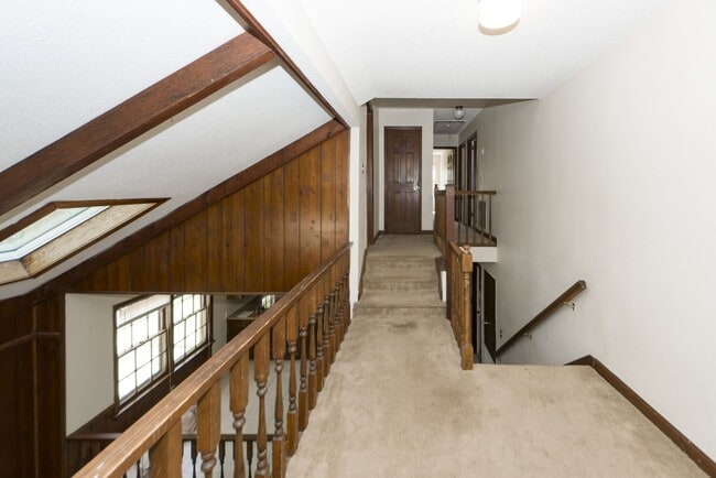 Building Photo - 5 Bedroom 3 Bath Home in Parkshore - Charl...