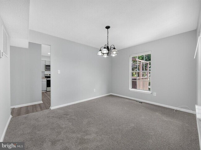 Building Photo - 801 High Plain Dr