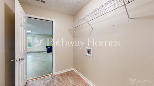 Building Photo - 903 Sweetbay Ct