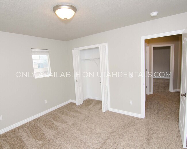 Building Photo - 1054 W 70 N