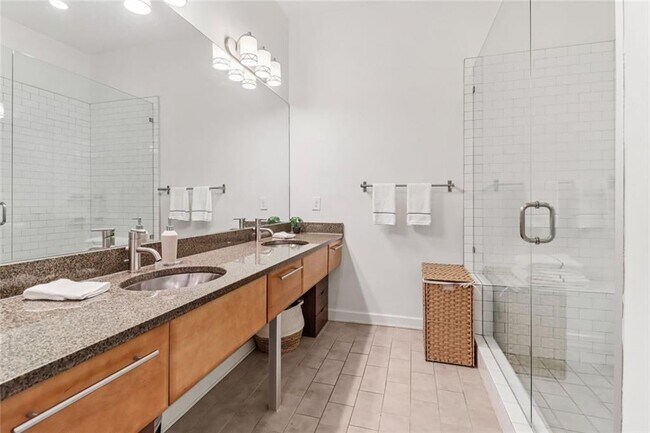 Building Photo - 1430 Dresden Dr NE