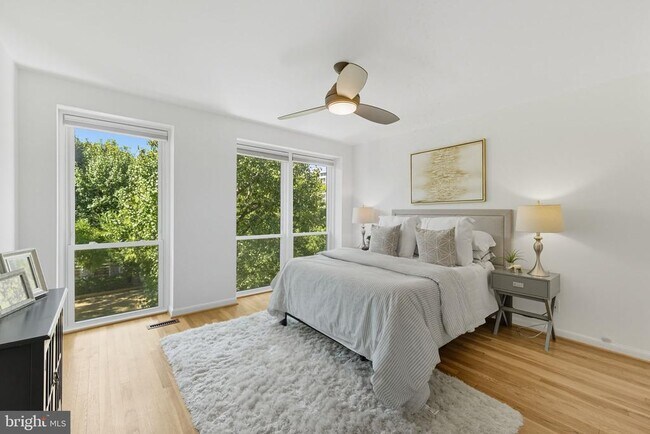 Building Photo - 237 G St SW