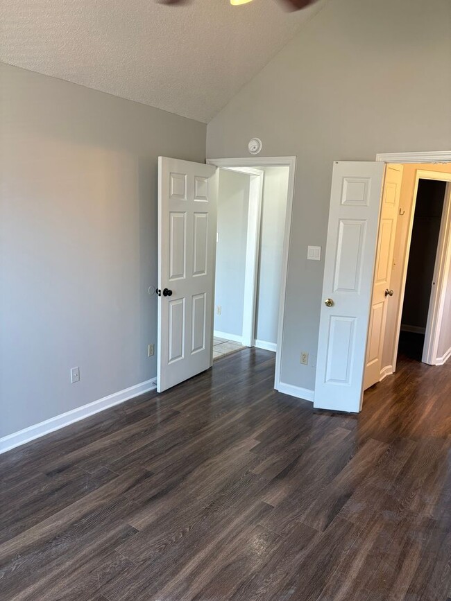 Building Photo - 5384 Farm Ridge Dr