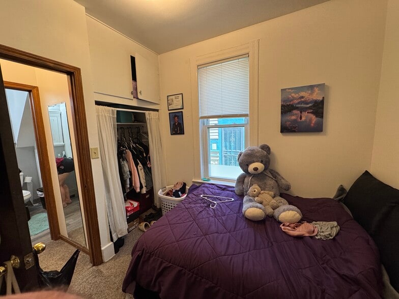 3rd Bedroom - 2429 N Oakland Ave