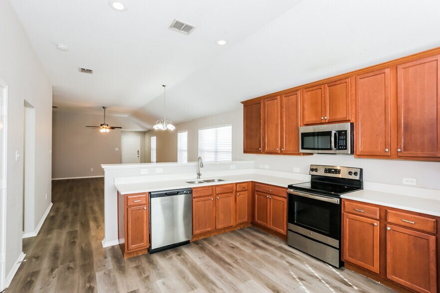Building Photo - 1205 Artesia Dr