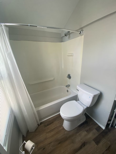 Bathroom - 1125 Manitou Ave