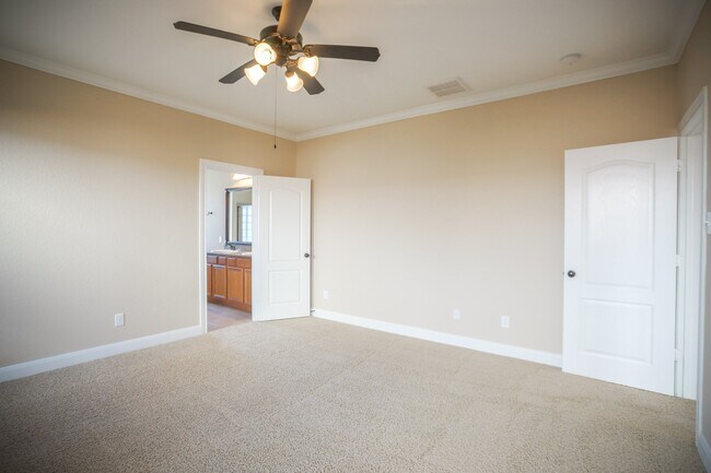 Building Photo - 2 Hadlock Pl