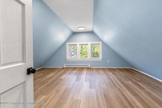 Building Photo - 1638 Sanderson Ave