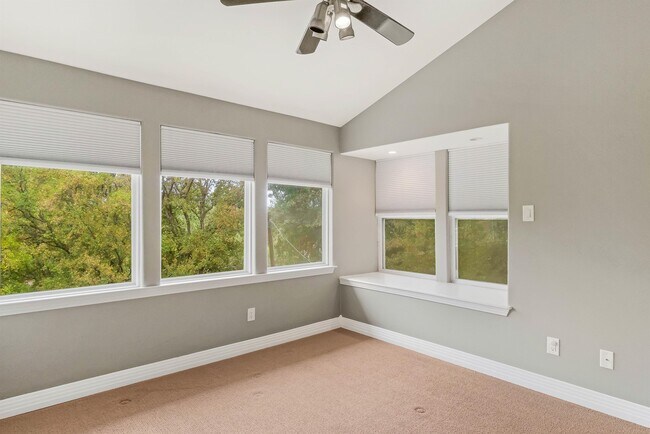 Building Photo - 701 Azie Morton Rd