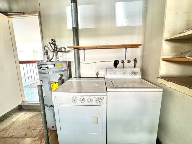 Building Photo - Mid-Century Townhome in Fashion/Mission Valley WEST! 3bd/2ba, garage, laundry, VIEW!