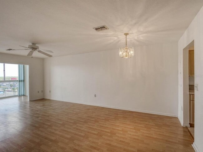 Building Photo - 4939 Floramar Terrace