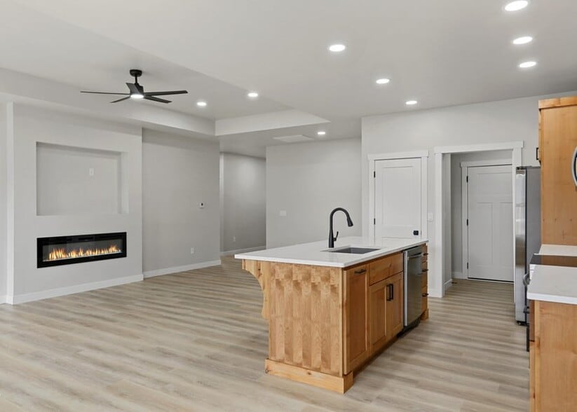 Building Photo - 3417 35th St W