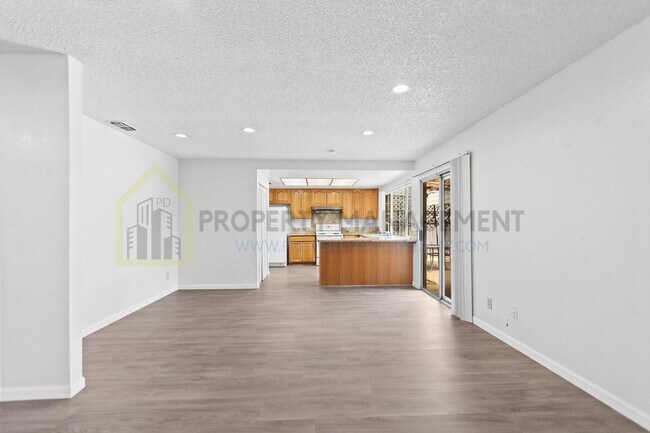 Building Photo - Charming 4-Bed, 2-Bath Home in Sacramento’...