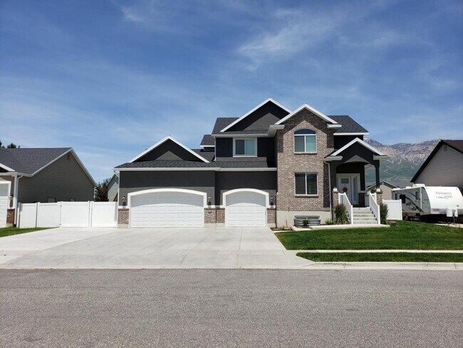 Building Photo - 42 E 1825 N