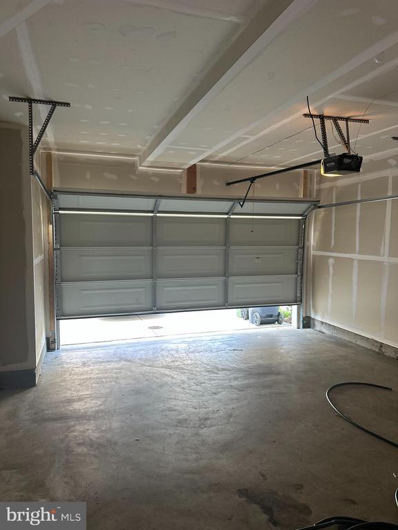 Building Photo - 423 Snowberry Ln