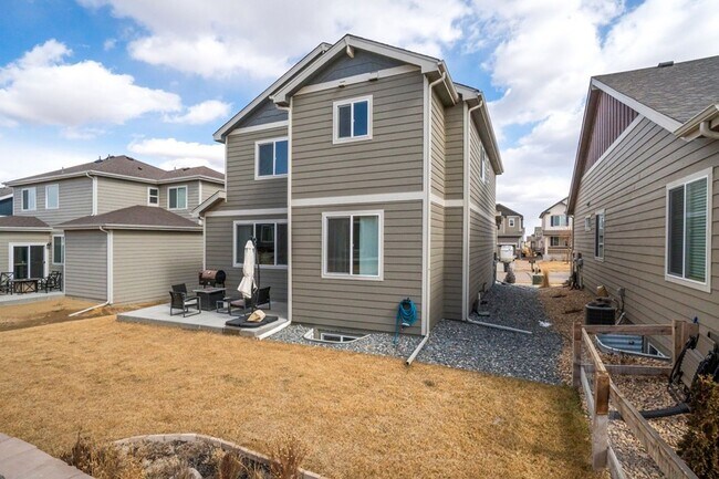 Building Photo - New and Modern Home