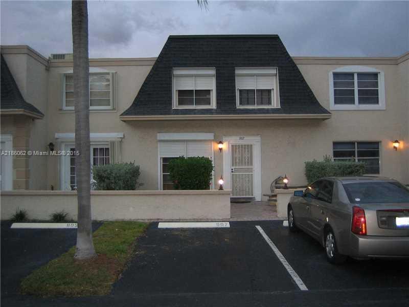 Building Photo - 907 NE 27th Ave