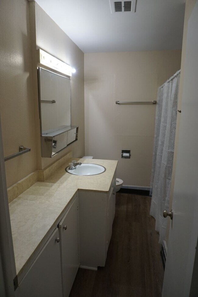 Building Photo - 4007 Glenmere Rd