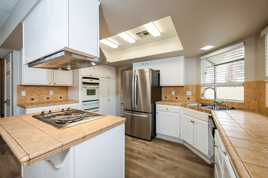 Building Photo - 7462 Puritan Ave
