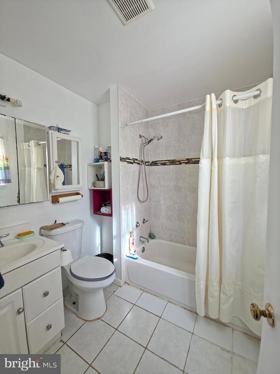 Building Photo - 200 Hardy Pl