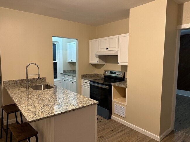 Building Photo - 71 Flagg St