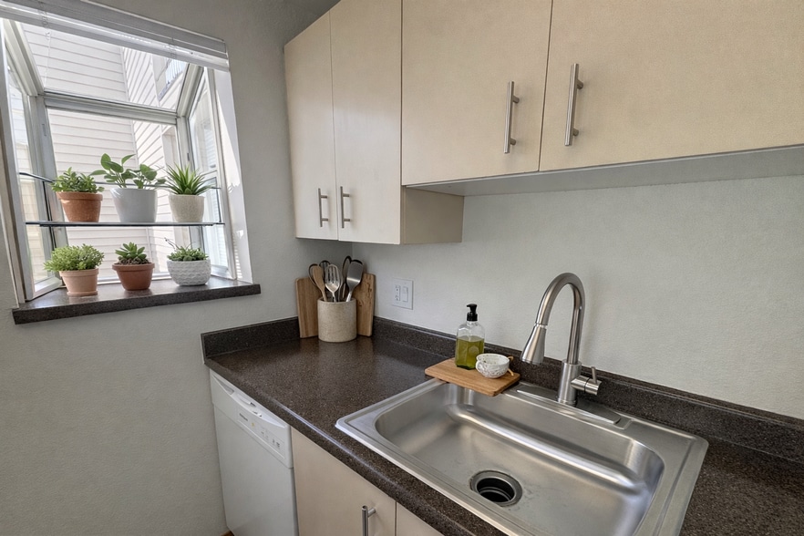 Interior Photo - Thornton Creek Apartments