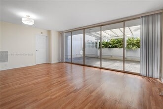 Building Photo - 7601 E Treasure Dr