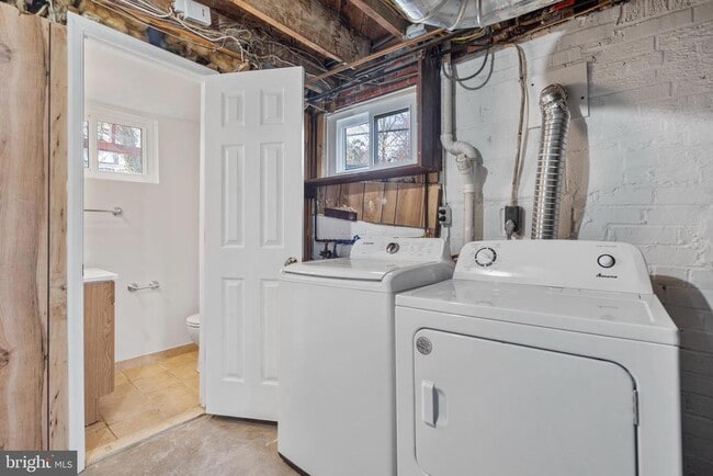 Building Photo - 2426 N Powhatan St