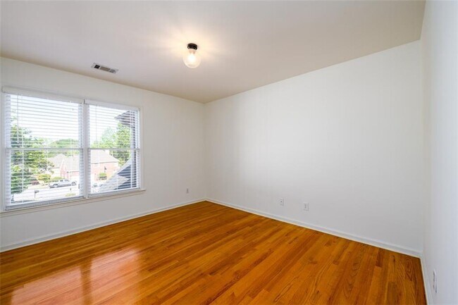 Building Photo - 1560 Oak Park Cove