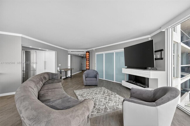 Building Photo - 16711 Collins Ave