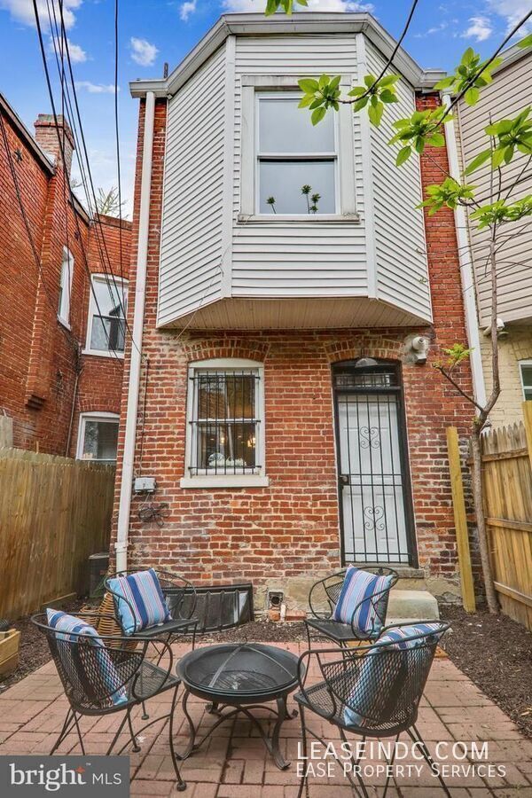 Building Photo - 766 Harvard St NW